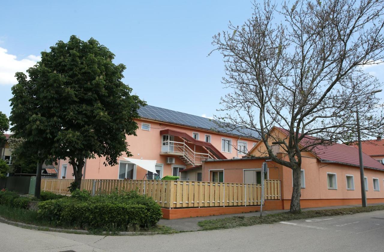 Central Panzio Szentes Exterior photo